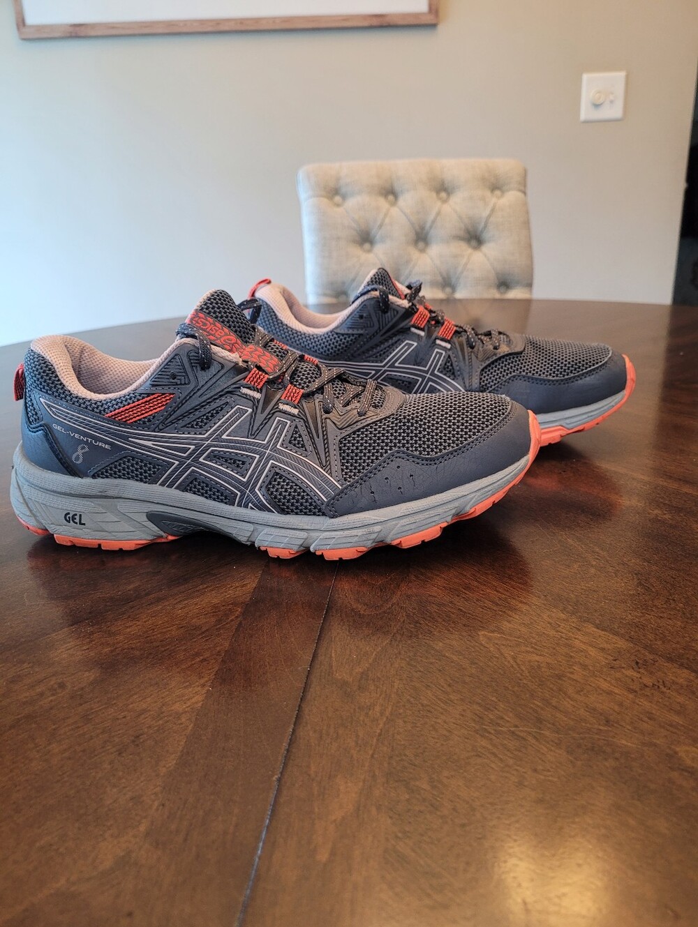 Asics Gel Venturw 8 Women's Running Shoes in Charcoal and Coral. Size 10